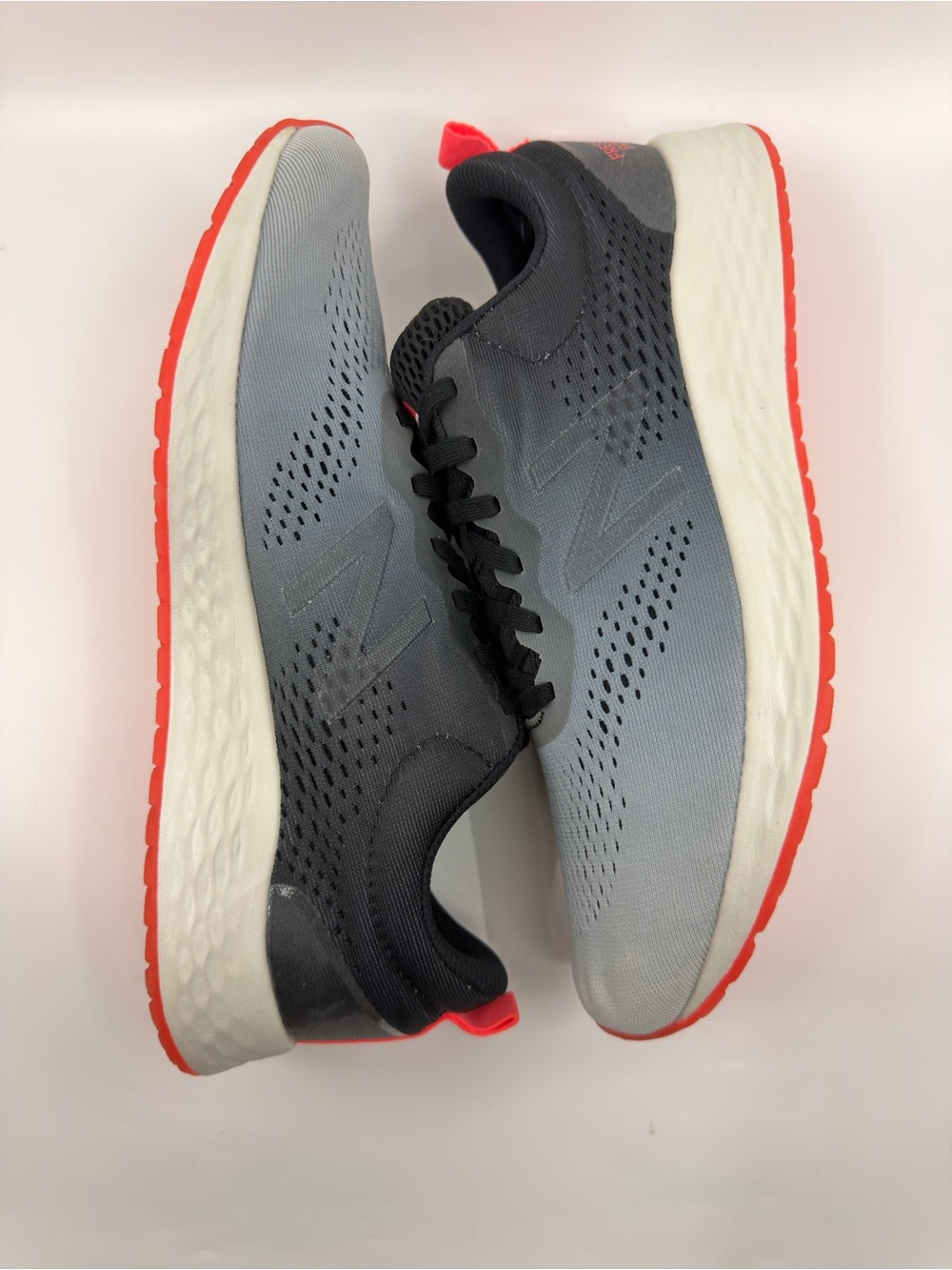New Balance Fresh Foam Arishi v3 Color Gray & Blk s
With Red SZ 10 - Picture 7 of 9